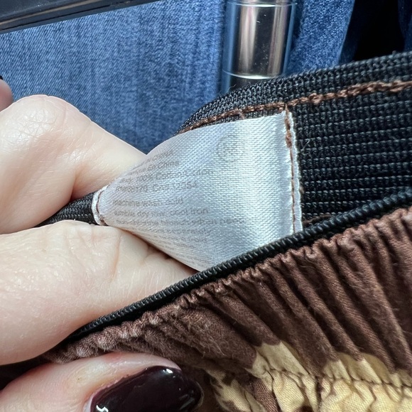 Womens shorts size M - Picture 2 of 2